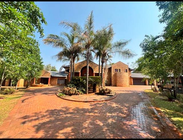 6 BEDROOM HOUSE FOR SALE IN DIE HOEWES